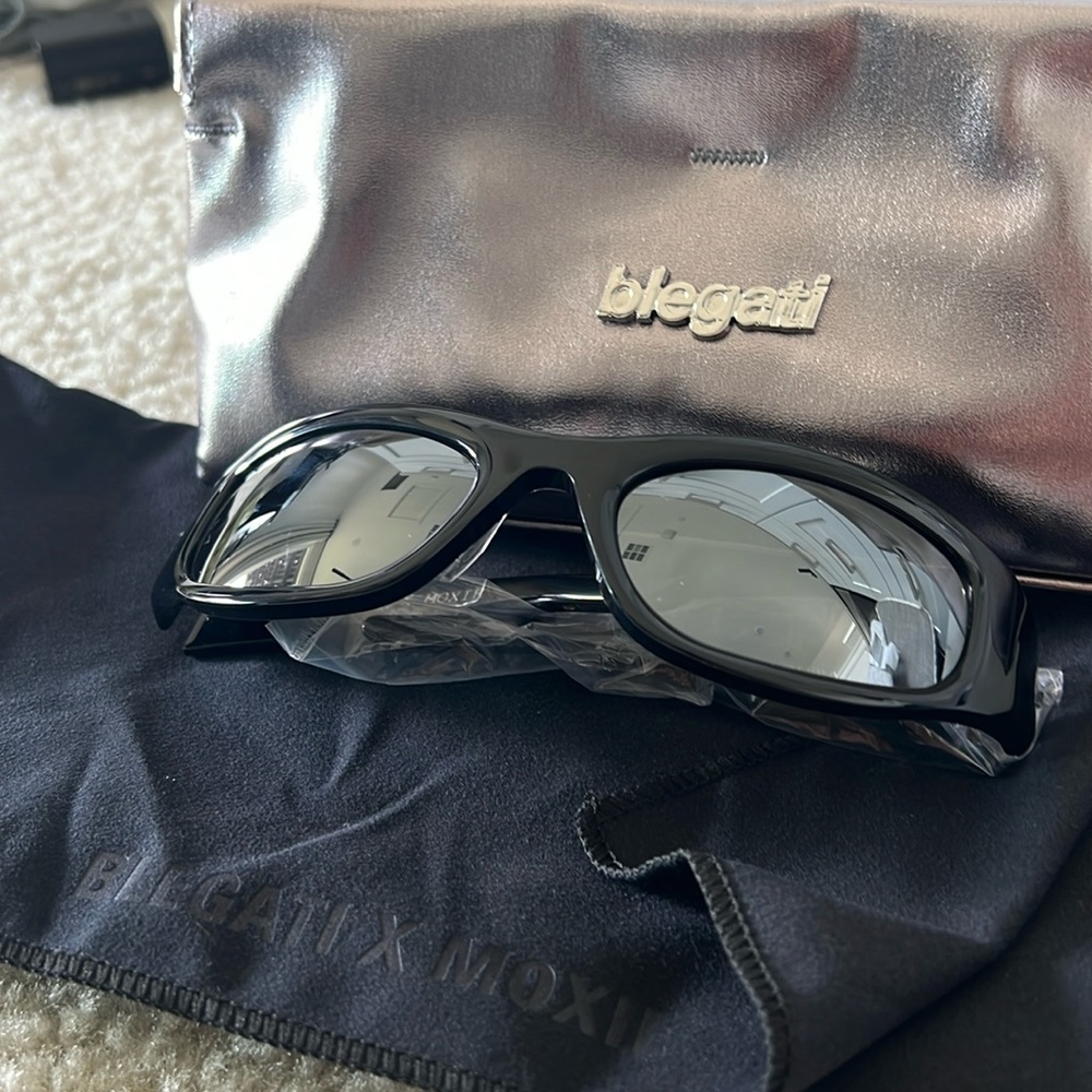 Blegati x Moxie Grey mirror sunglasses
